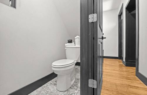 Unique Black Home in the Heart of Shelby Park - Foto 54