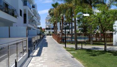 Apartamento familiar premium en Playa Granada - 3 dormitorios, piscina y golf - Foto 5