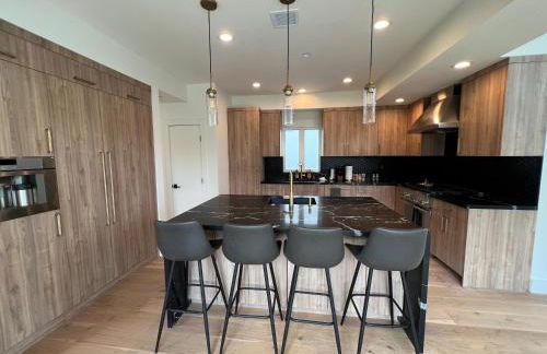 The Arts House - Private and Gated Home in Silver Lake with Pool & Views - Photo 7