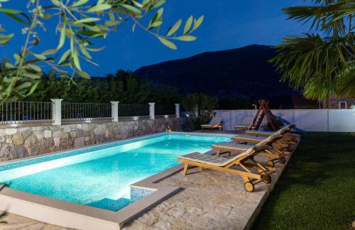 Villa Bella Pietra with private pool, sauna - Photo 46