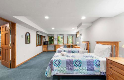 Spacious Home with Direct Pond Access! - Foto 33