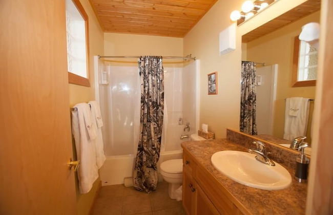 Creekview Court by Apex Accommodations - Photo 23