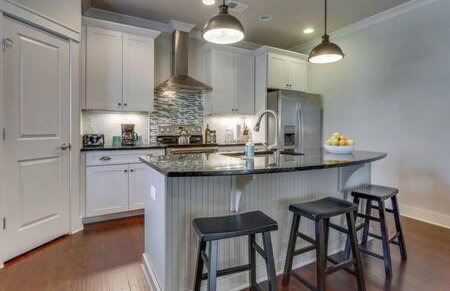 Spacious 4 King Room Belmont Home 2 Living Rooms Walk to Belmont & Vanderbilt Large Dining Table Smart TVs Parking 24 Hr Hospitality Near Music Row & The Gulch 2 miles to Broadway - Foto 11