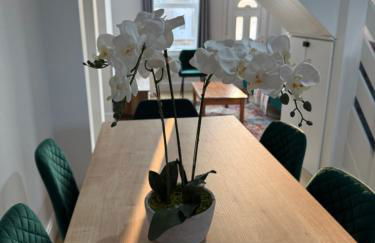 Cosy Lincoln Home Sleeps 6 with Parking - Foto 19