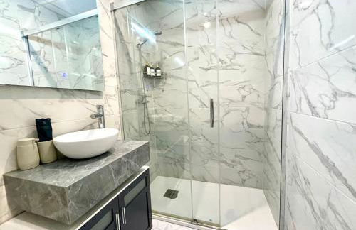 Designer and Quiet Studio 5 min to Maria Zambrano Station and 15 min walk to Beach - Foto 18