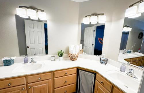 Modern Resort Condo - Pools, Courts & Scenic Views - Foto 49