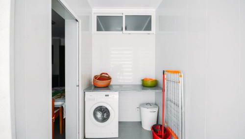 Fantastic Seaside Family Apartment with Pool - Photo 2