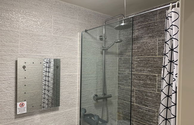 Stylish and Immaculate 2-bed Apartment in Leigh - Foto 11