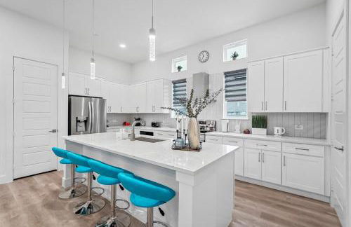 Upscale 2BR Hideaway, Ensuite Bliss, Pet-Friendly - Foto 12