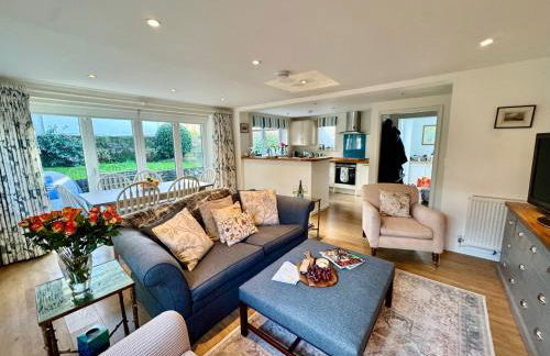 Suzetta Cottage - Photo 1