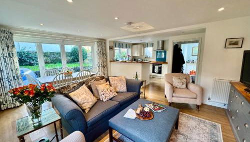 Suzetta Cottage - Photo 1