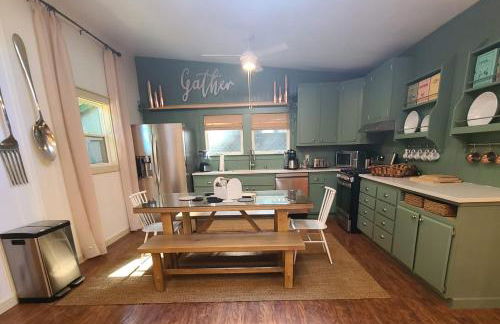 Dhyana Redwoods Fire Table Nearby River Access Ping Pong & Arcade Games - Foto 9