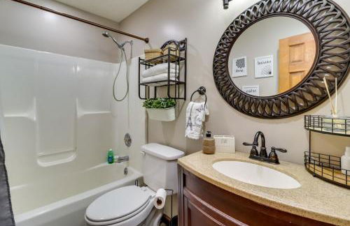 Hot Tub and Game Room Retreat Near Camelback - Foto 33