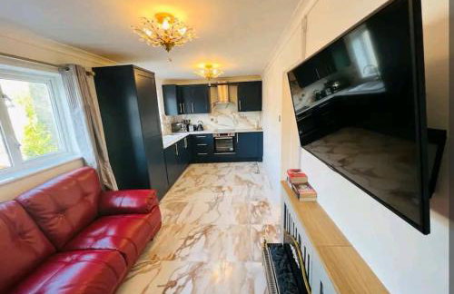 Modern 2 bedroom flat by Dover Port, Castle& Sea! - Foto 1