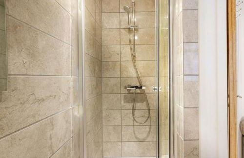 Boutique Apartment - City Centre - Free Parking, Fast Wifi and Smart TV by Yoko Property - Foto 13