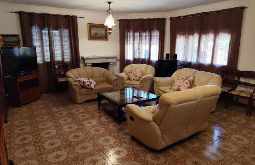 Precioso chalet con gran algarrobo y piscina privada - Foto 24