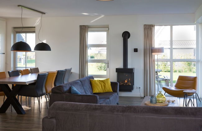 Stylish Villa by the Water - Foto 17