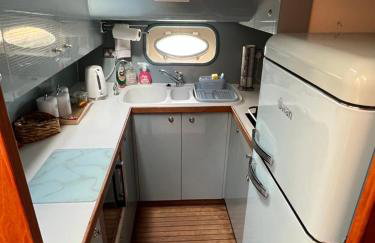 SUPERYACHT ON TOWN QUAY MARINA, SOUTHAMPTON - Very close to city centre and cruise terminals - free parking included - Foto 12