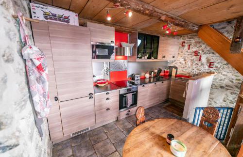 Charmante maison en pierre du Queyras - espace et luminosité - Foto 9
