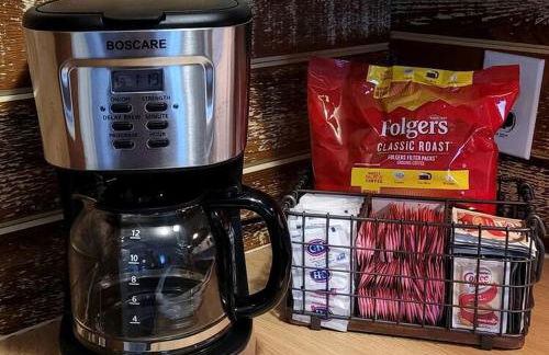 Amazing Cottage with Fire Pit and Fishing in Wellston, Michigan - Foto 3