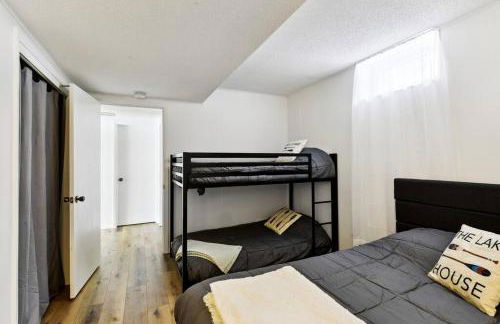 Lake Cabin; Renovated, Flat Lot, Dock, Sandy Beach, Many Games and Lake Toys! - Foto 16