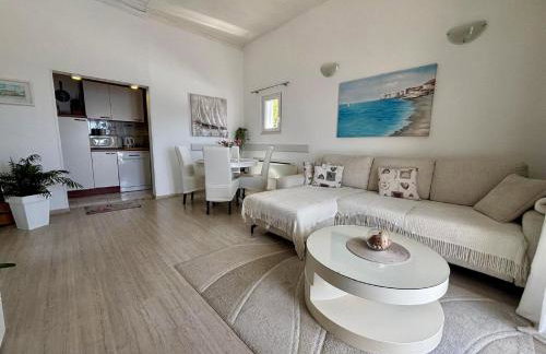 Indy's Beach Apartments -Two Bedroom Apartment with Balcony and Sea View - Photo 22