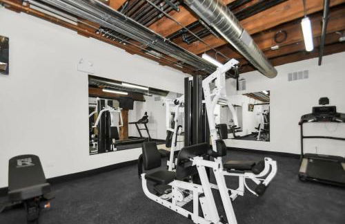 River North Private Balcony With In and Out Parking - Foto 46