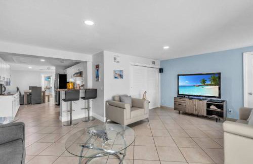 Villa Bella Newly Remodeled With Private Dock and Pool & Cabana Club Access - 7 night minimum stay - Foto 18