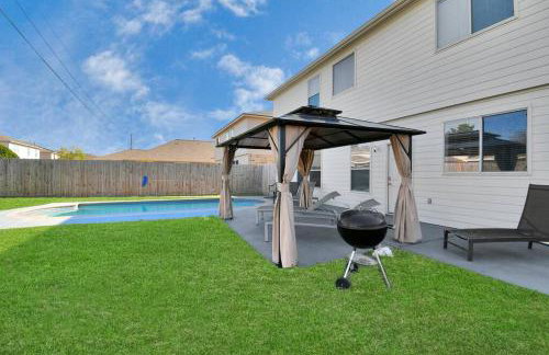 Tranquil 4-BR Oasis With Pool & Backyard Bliss! - Foto 47