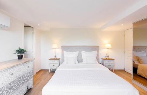 Villa d exception avec terrasse, jacuzzi, vue mer, parking, en plein cœur du village de Eze - Foto 22