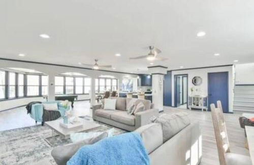 NEW! Lakefront|Lux|Games|HotTub|Dock|Friends+Fam! - Foto 9