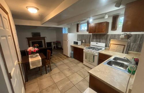 Charming lower-level suite close to ISU & downtown - Foto 1