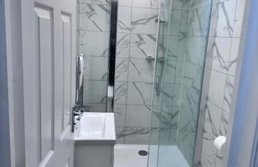 Watford Junction Oasis - Modern 3BR Ensuite with Garden - Foto 23