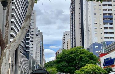 205- Apartamento 1 quarto suite, Encantador, amplo e decorado, mobiliario moderno, cozinha completa com utensílios , Excelente vista da cidade e localização privelegiada no bairro Bigorrilho , - Photo 25