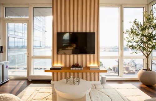 Modern Designer Stunning Hudson Views Corner Unit - Photo 2