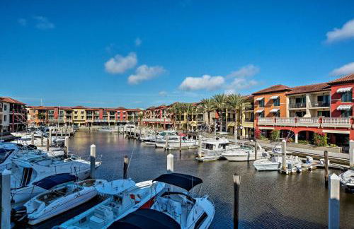 Relaxing Waterfront 2-Story Retreat with Pool Access - Foto 1