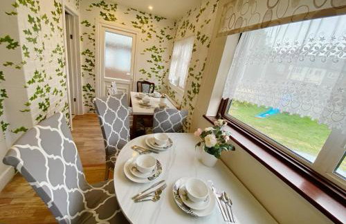 Barking London House sleeps 12 - parking - train tube - airport - Foto 39