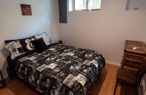 Whimsical Lakefront Chalet - Foto 15