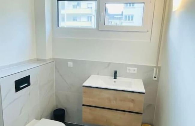 3 bedrooms in Center Terrace & Parking - Photo 19