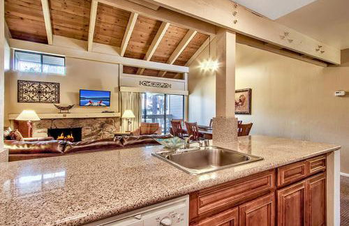 South Lake Tahoe Resort - Steps to Beach & Close to Heavenly - Foto 12