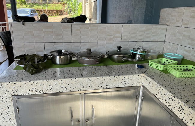 Captivating 3-bed Villa - Photo 15