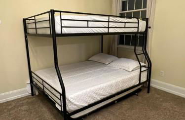 Beautiful River front home with private pool - Foto 15