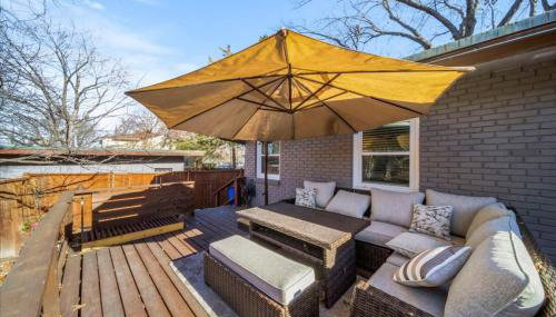 3BR Overland Park Home with Patio and Waterfall Pond - Foto 5