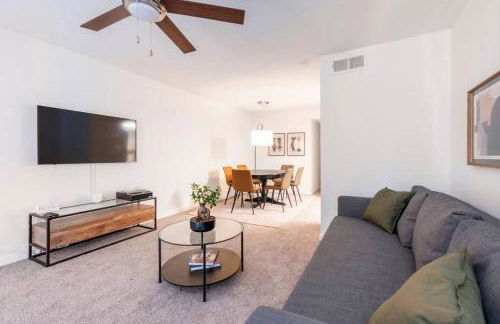 SoLa OASIS 2BR King Suite, Fully Stocked kitchen, Pool & Gym - Foto 30