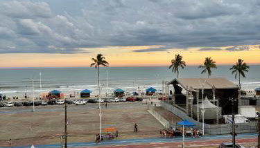 Apartamento pé na areia de frente para o mar - Foto 2