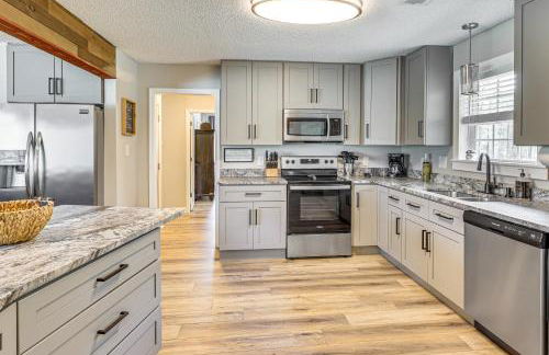 Fall and Football Vibes Titus Retreat with Game Room - Foto 7