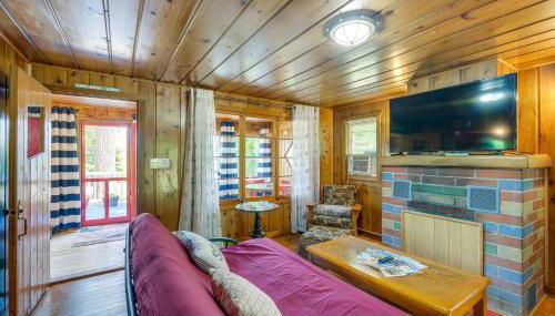 Charming Michigan Cottage with Sunroom and Lake Access - Foto 4