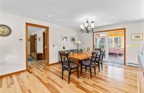 Lovely House 5 Min to Beach with Deck Grill and Garage - Foto 23