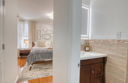 Bushwick Gem with Spacious King Bed, 2 Baths with Modern Kitchen & Steps to train - Foto 12