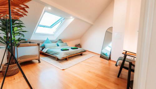 Spacious Penthouse with AC and Free Parking Steps Away From the Central Station - Foto 4